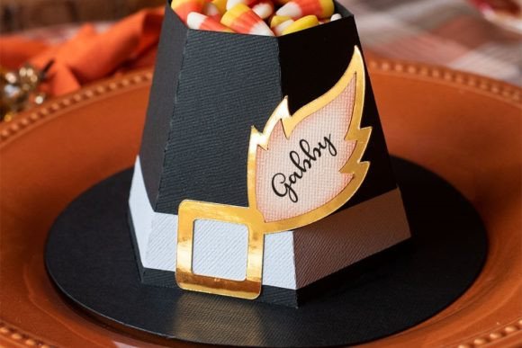 A Pilgrim Hat Play Set That Works for Your Thanksgiving Brand